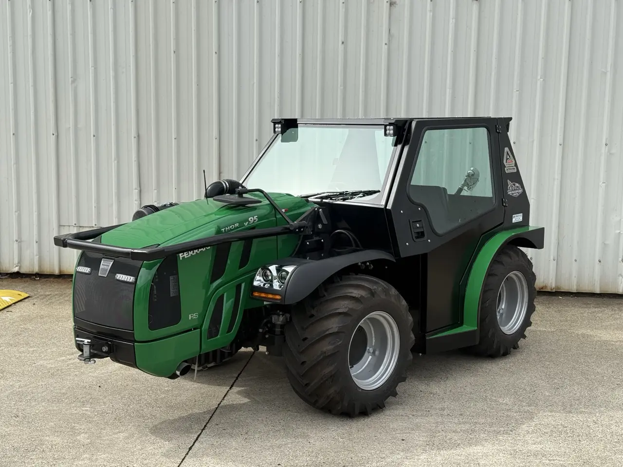 Ferrari JAS Cab Thor V80 RS / V95 RS Tractor 7 Ferrari JAS Cab Thor V80 RS / V95 RS Tractor - Image 7