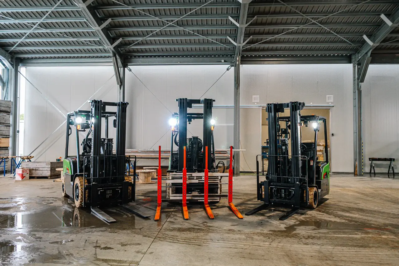 2.0Tonne, 2.5Tonne and 3.0Tonne Electric Forklifts Side by Side